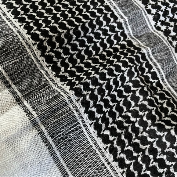 Black and White Shemagh - Picture 3 of 4